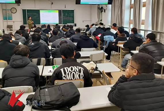 随机推门听课