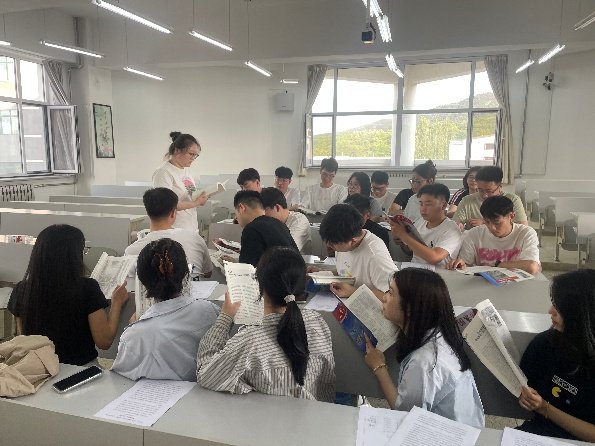 清风润心”廉洁文化读书分享会活动