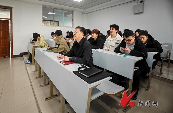 不预设路线的情况下走进博学楼A202