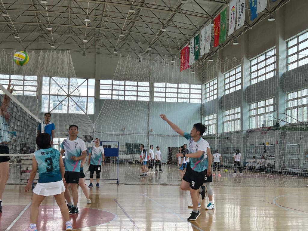 本次比赛共有18支队伍报名参赛或联合