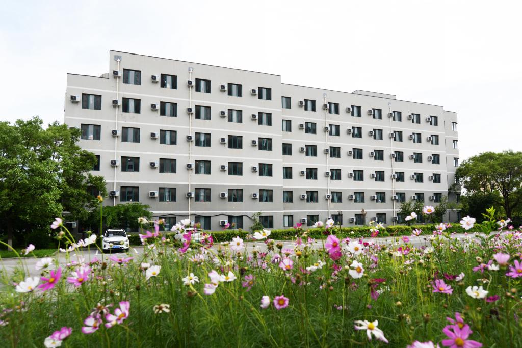 研究生宿舍楼全景