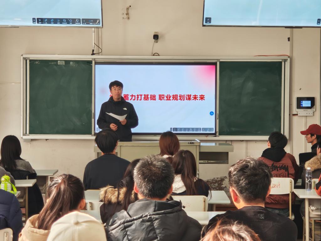辅导员李宁